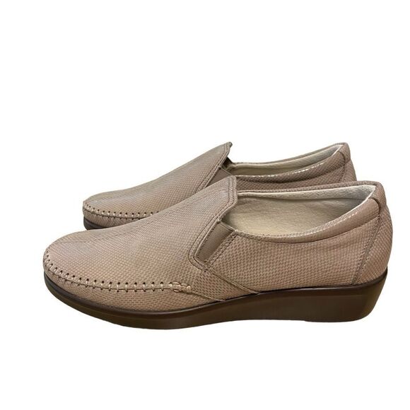 SAS Dream Slip On Loafer Snake Embossed Leather Color Mushroom Size 7.5N - Picture 1 of 5